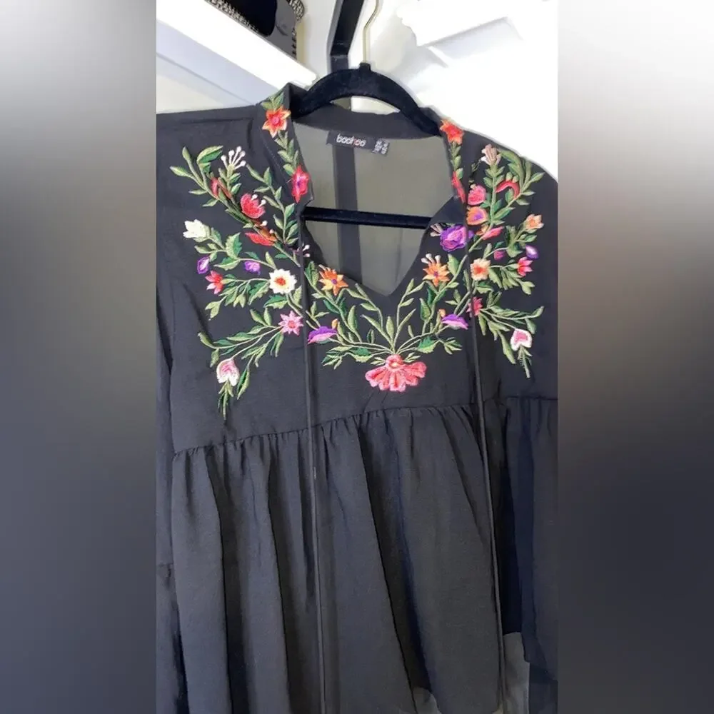 Raised collar blouse with staggered sleeves and embroidery by Boohoo - Picture 7 of 12